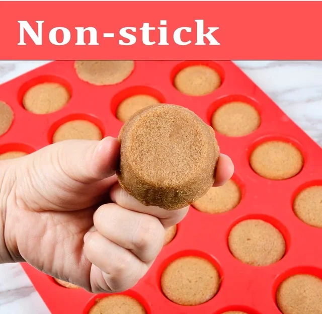 Releasing a small cake from a flexible mini cup